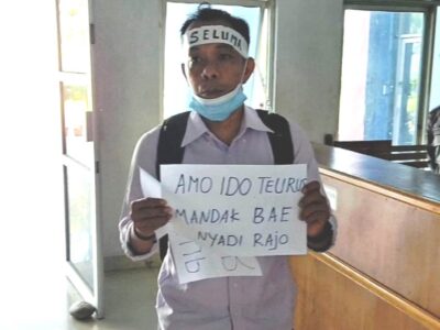 Warga SAM Gelar Aksi Demo Sendirian di Kantor Bupati Seluma