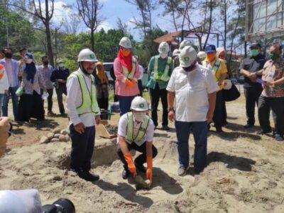 Wisata Bergeliat, Gubernur Peletakan Batu Pertama Pembangunan Pantai Panjang