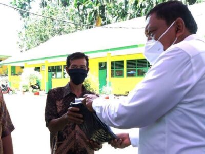 Bantuan Seragam Gratis di Bengkulu Utara Mulai Dibagikan