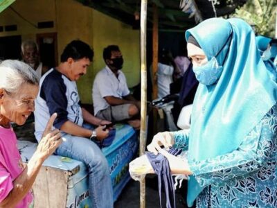 Bagikan Masker, TP-PKK Ajak Masyarakat Patuhi Protokol Kesehatan