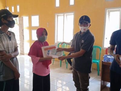 Pemdes Batu Layang Bagikan BLT Dana Desa Tahap IV