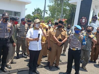 Aksi Terbuka Gubernur Rohidin Temui Langsung Demonstran