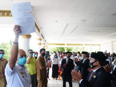 Teken Perbup, Bupati Gusnan Naikkan Tunjangan Anggota BPD