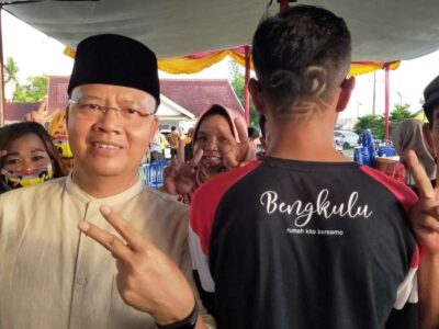 Kreatif untuk Sang Idola, Pemuda Ini Ukir Gaya Rambut Simbol Rohidin-Rosjonsyah