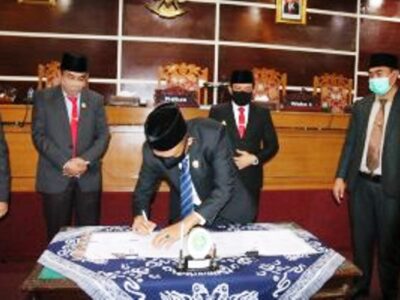 Paripurna DPRD Kota Bengkulu Penandatanganan KUPA dan PPAS Perubahan 2020
