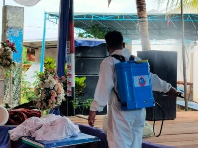 Cegah Klaster Hajatan, Satbrimobda Polda Bengkulu Semprotkan Disinfektan