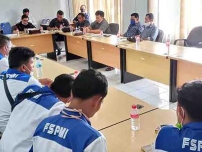 Curhat Soal Perusahaan, Puluhan Buruh Mukomuko Sambangi DPRD