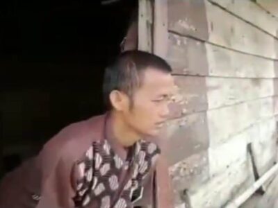 Sang Yatim yang Berjuang dari Gubuk untuk Gelar Sarjana
