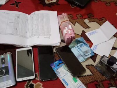 Bawa Uang Puluhan Juta dan Amplop Berstempel Nama Calon, ASN Kaur Ditangkap Warga