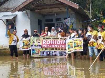 Prihatin! Relawan Rohidin Salurkan Bantuan ke Korban Banjir Kota Bengkulu