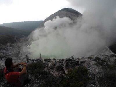 Gunung Patah Bengkulu, Ada Kawah Indah hingga Bunga Langka