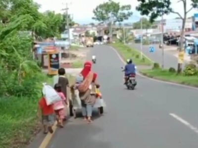 Cerita Ibu Fatimah, Hidup dengan 4 Anak Bersandar dengan Barang Bekas
