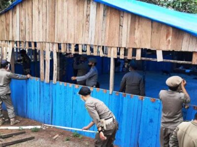 Belasan Warem di Kawasan Pantai Panjang Dirobohkan