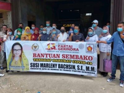 Susi Marleny Bachsin Bagikan Sembako via LSM TOPAN Tanggulangi Dampak Covid-19