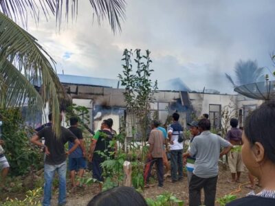 Respon Cepat Damkar Bengkulu Selatan Jinakan Api yang Melahap Rumah Warga