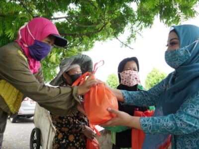 Berkah Ramadhan, TP PKK Provinsi Bengkulu Berbagi Paket Sembako