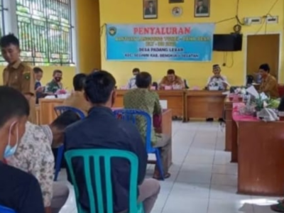 Pemdes Padang Lebar Salurkan BLT-DD Tahap Pertama 2021
