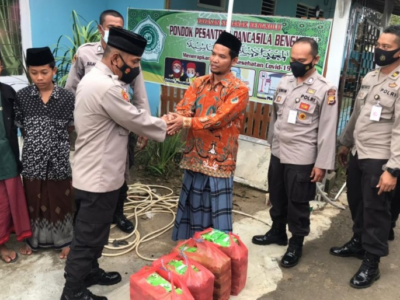 Peduli Sesama, Polda Bengkulu Bagikan Ratusan Takjil Berbuka Puasa