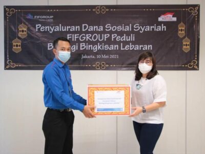 FIF GROUP Salurkan Bingkisan Lebaran untuk Masyarakat Sekitar dan Mitra
