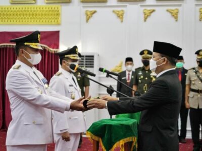 Dilantik Gubernur, Lismidianto-Herlian Muchrim Jadi Pemimpin Baru Kabupaten Kaur