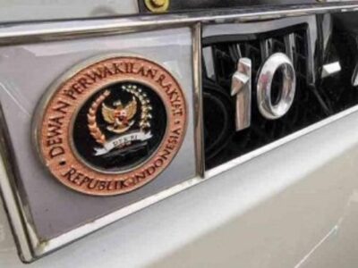 Berwarna Khusus, Kenali Pelat Nomor Kendaraan Khusus Anggota DPR