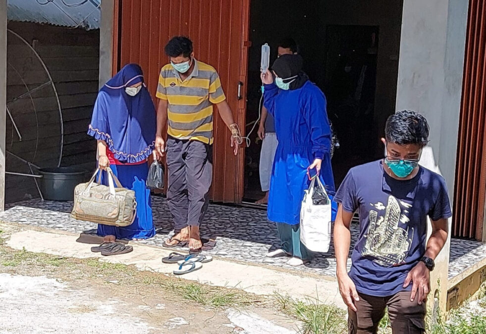 Seorang Warga Peniti Besar di Larikan ke RSUD Rubini, Babinsa Koramil Jongkat Advokasi