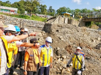 Pastikan Perbaikan, Gubernur Tinjau Saluran Irigasi Rusak di Bengkulu Selatan