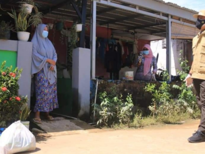 Kunjungi Warga Isoman, Wawali Dedy Beri Semangat dan Paket Sembako