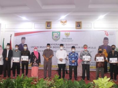 BAZNAS Bersama Gubernur Bengkulu Serahkan Bantuan untuk Mustahik