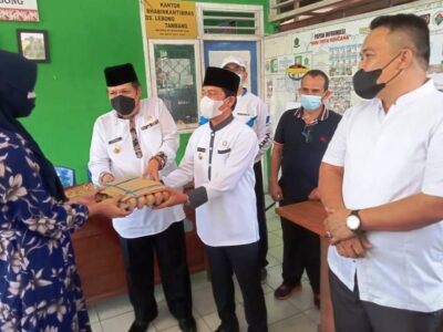 Peduli Warga Isoman, Bupati dan Wakil Bupati Lebong Salurkan Bantuan