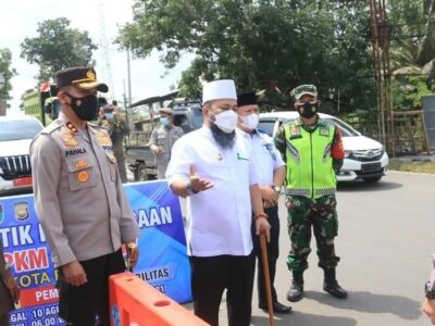 Tinjau Titik Penyekatan,  Wali Kota Helmi Pastikan Kesehatan Petugas Terjaga