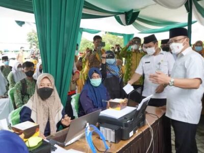 Gubernur Rohidin Tinjau Vaksinasi Pelajar di MAN 2 Kota Bengkulu