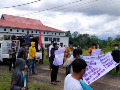 Warga Benteng Gelar Demo di Kejari Desak Dua Kasus Segera Tuntas