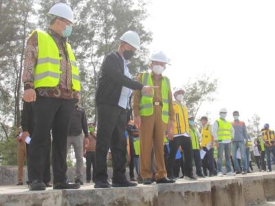 Komisi V DPR RI Tinjau Pembangunan Pengaman Pantai Panjang Bengkulu