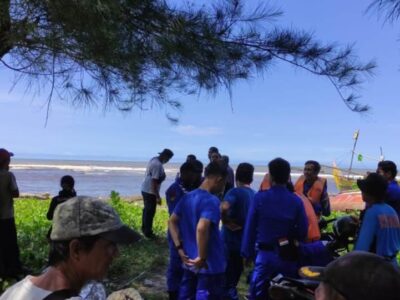 2 dari 3 Orang Bocah yang Terseret Ombak di Muara Sungai Hitam Ditemukan