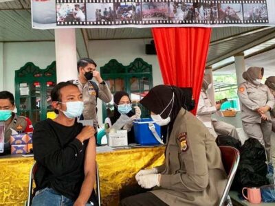 Biddokkes Polda Bengkulu Kembali Gelar Vaksinasi Massal di Tiga Lokasi