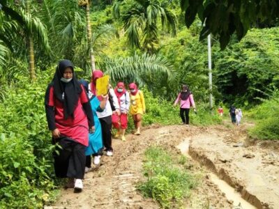 Perjuangan Petugas Vaksinasi Covid-19
