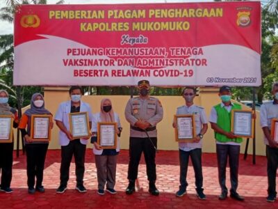 Berjasa Lawan Pandemi, 8 Orang Nakes Asal Mukomuko Diganjar Penghargaan