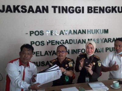 FK LSM Serahkan 9 Dokumen Dugaan Korupsi ke Kejati