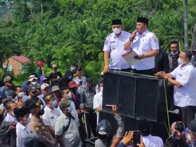Warga Kembali Demo Tolak Tambang Pasir Besi, Bupati Erwin: Hentikan Segera Aktifitas Tambang