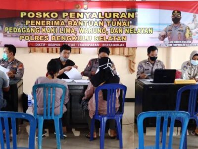 Polres BS Salurkan Bantuan Tunai untuk PKL, Warung dan Nelayan