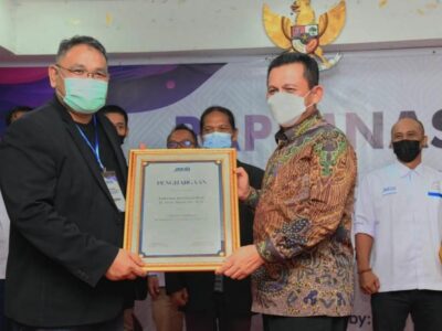 JMSI Anugerahi Gubernur Kepri sebagai Tokoh Inspirasi Kemerdekaan Pers