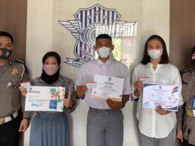 Berprestasi, Tiga Siswa SMA N 1 Mukomuko Dapat SIM Gratis