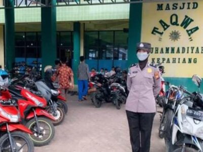Salat Jumat di Kepahiang Dijaga Polwan