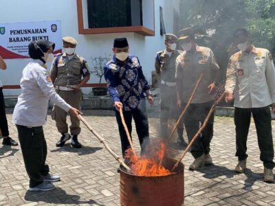 Satpol PP Provinsi Bengkulu Musnahkan Barang Bukti Hasil Operasi Pekat