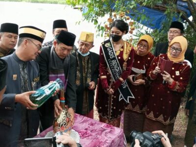 Ketua Komisi II Hadiri Prosesi Pengambilan Air Danau Dendam untuk IKN