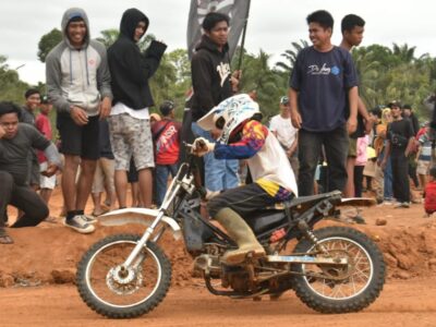 Motor Ojek Sawit Menangkan Kelas Bebek Grasstrack HUT Bhayangkara