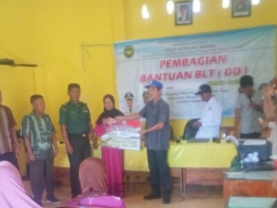 Pemdes Kemang Manis Salurkan BLT DD Bulan Juli 2022
