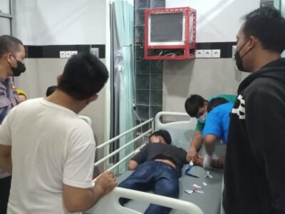 Seorang Pemuda Terkena Bacok saat Lihat Teman Berkelahi