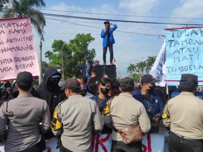 Video: Aksi Demo Warga Seluma Tolak Tambang Pasir Besi